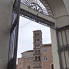 Foto: Ingresso Esterno - Basilica dei Santi Giovanni e Paolo - sec.XI (Roma) - 5